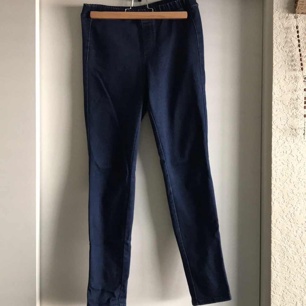 Uniqlo jeggings.